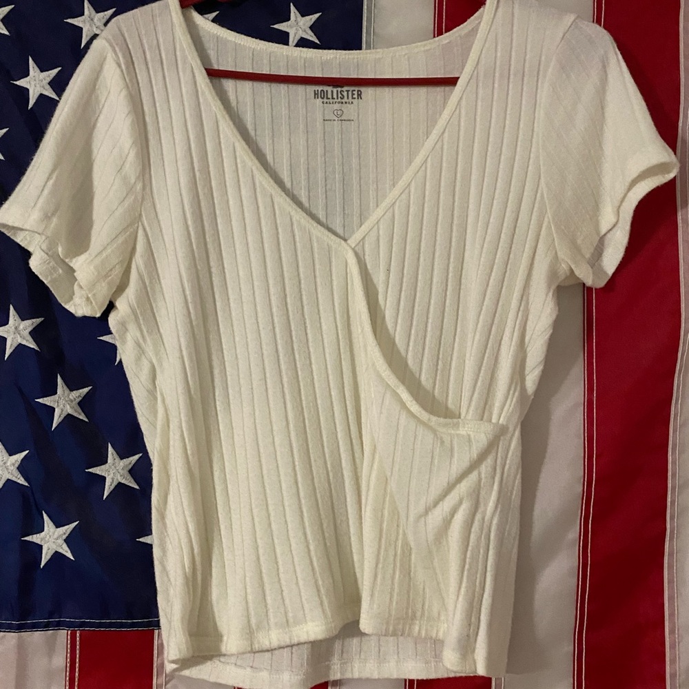 Hollister top
